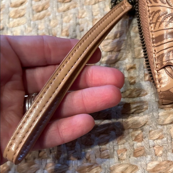 Elegant Tan Leather Women's Bag - Picture 3 of 12